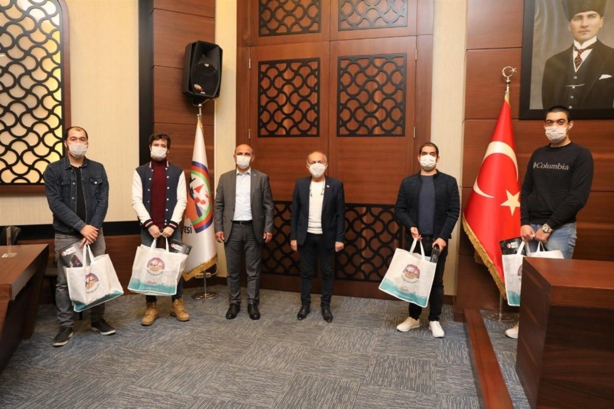 Başkan S&ouml;ğ&uuml;t, &ldquo;Her zaman gen&ccedil;lerimizin hizmetindeyiz&rdquo;