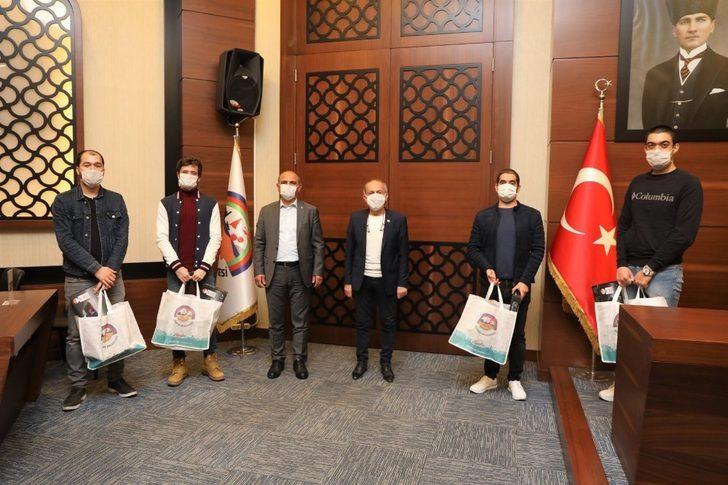 Başkan Söğüt, “Her zaman gençlerimizin hizmetindeyiz” G1