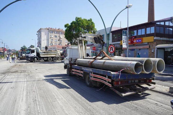 Ayvalık’ta yağmur suyu drenaj hatları yenileniyor G4