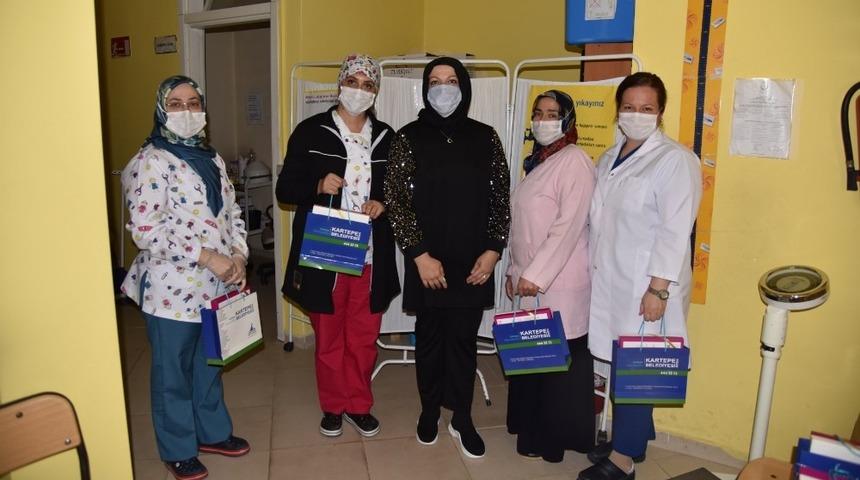 Kartepe’de sağlık çalışanlarına bayram hediyesi