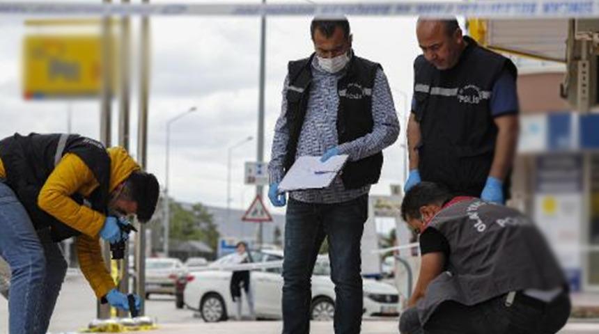 Ankara'da dehşet! 10 yıllık eşini sokak ortasında &ouml;ld&uuml;rd&uuml;