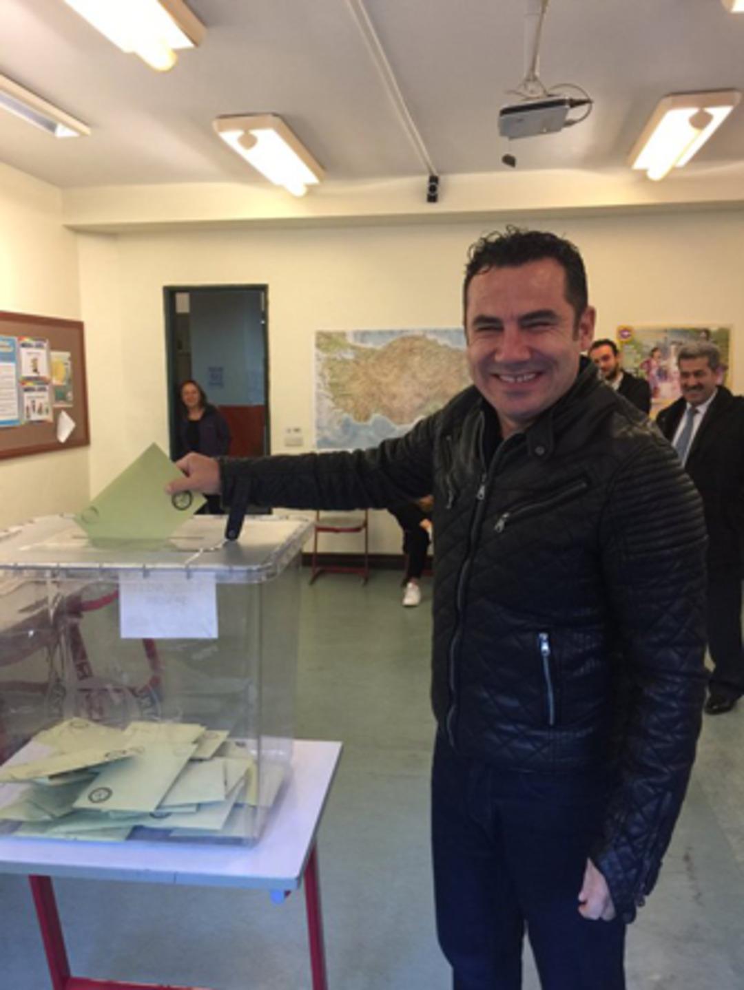 &Uuml;nl&uuml;ler sandık başında