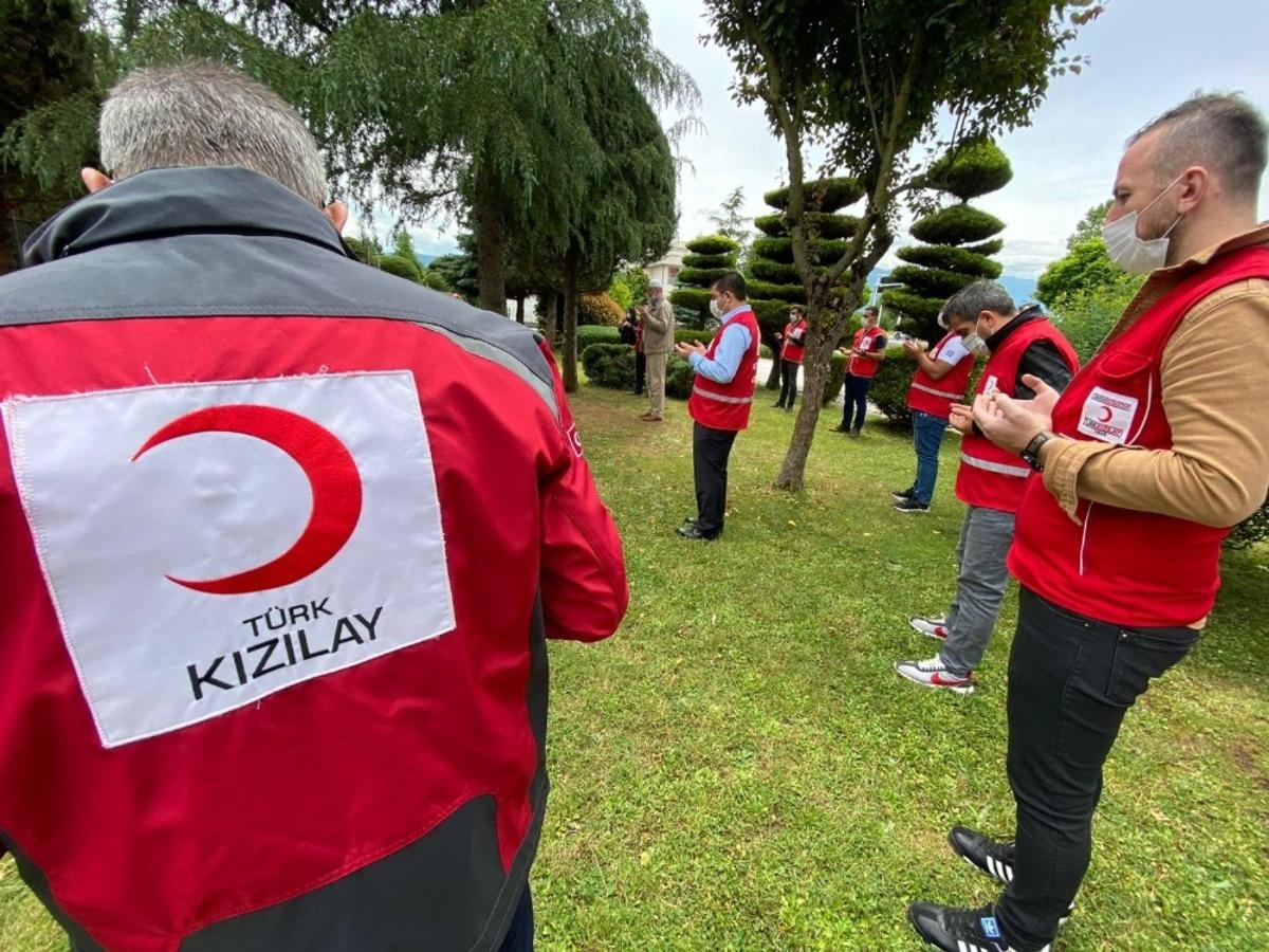 Eğitim Bir-Sen ve Kızılay&rsquo;dan şehitlik ziyareti