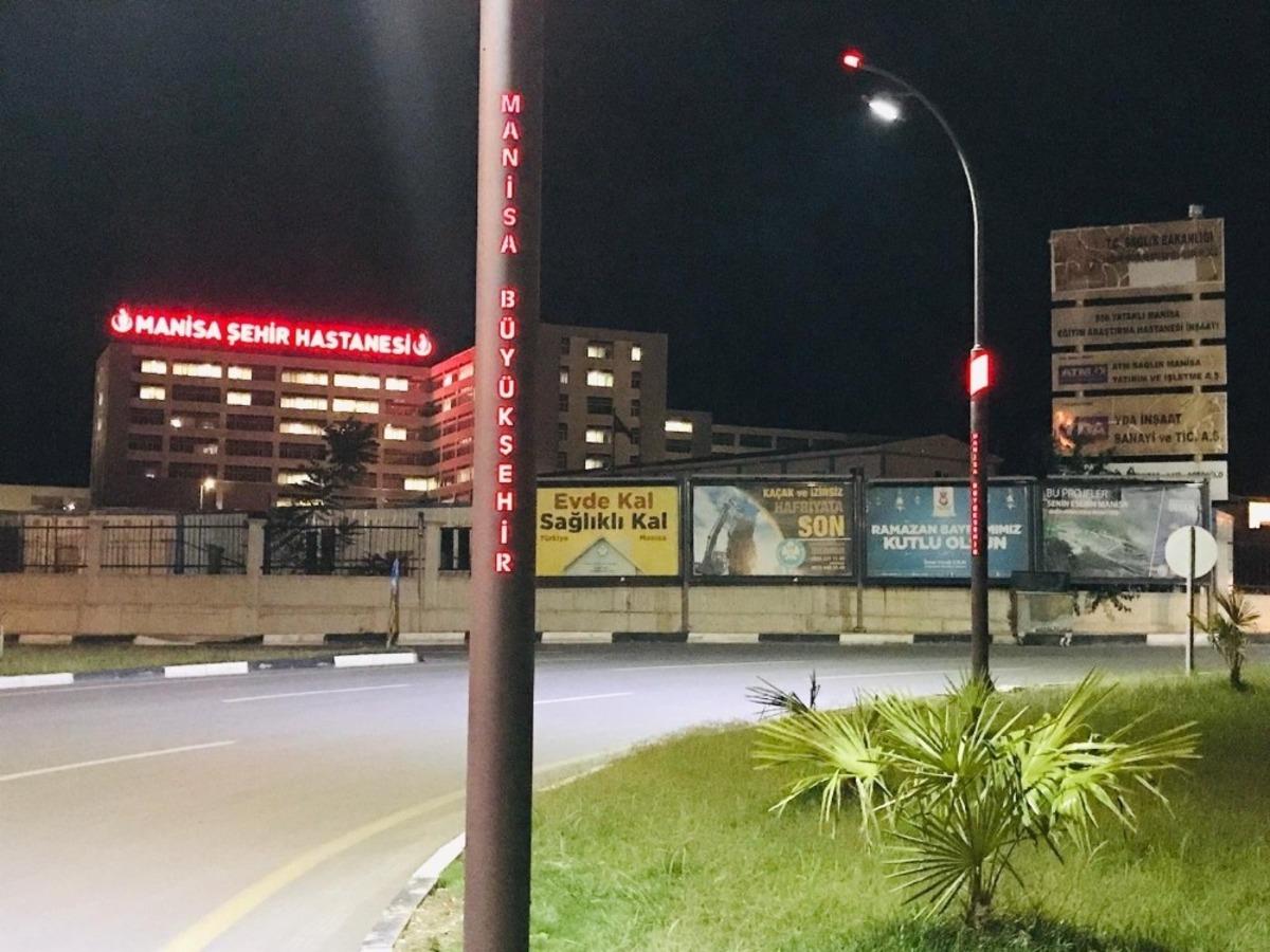 Manisa Şehir Hastanesi kavşağında aydınlatma &ccedil;alışması
