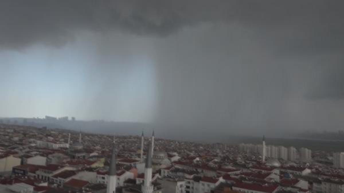 İstanbul'u kara bulutlar kapladı