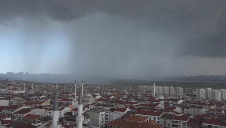 İstanbul'u kara bulutlar kapladı G1