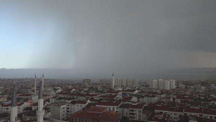 İstanbul'u kara bulutlar kapladı G3