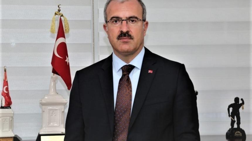 Vali Toraman: "Kurallara bayramda da uymamız hepimizin sağlığı i&ccedil;in &ccedil;ok &ouml;nemli"