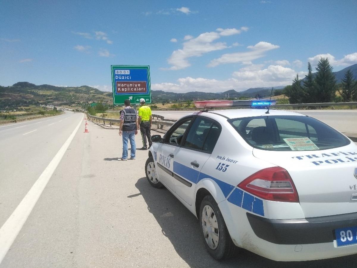 Yollar boşaldı, polisler sakin bir n&ouml;bet g&uuml;n&uuml; ge&ccedil;irdi