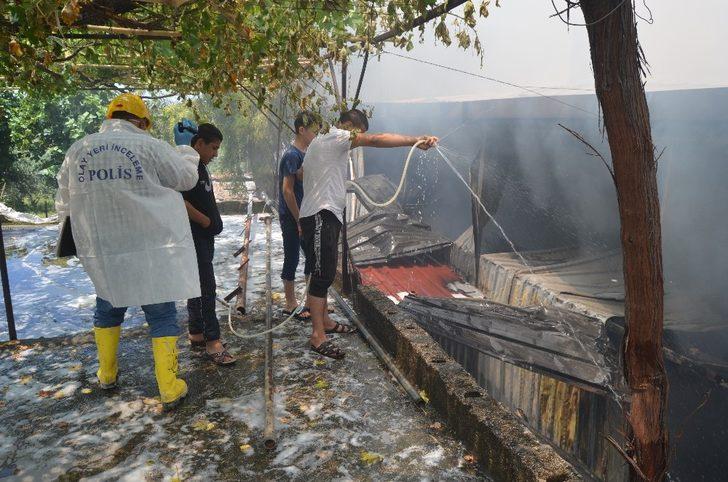 Osmaniye’de 3 iş yeri yandı, 7 itfaiye eri dumandan etkilendi G4