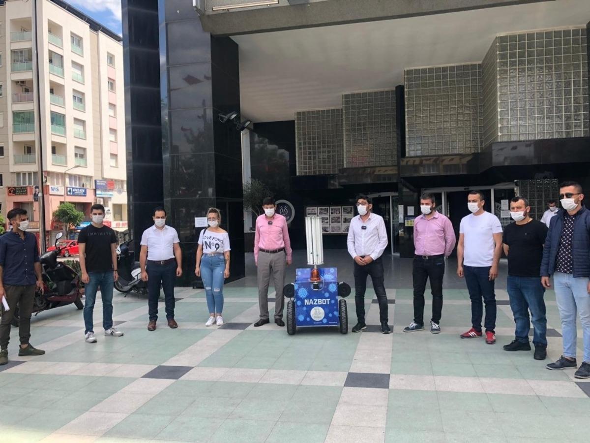 Başkan &Ouml;zcan, korona vir&uuml;s robotu NAZBOT-1&rsquo;i tanıttı