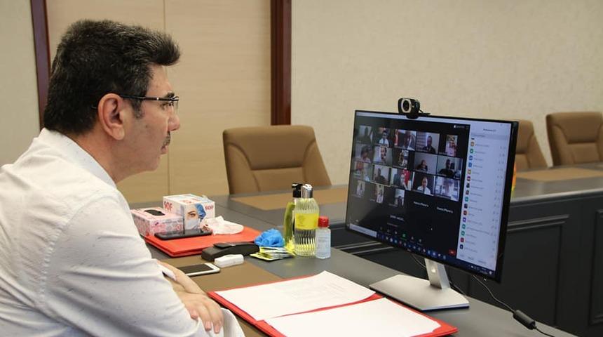 Rekt&ouml;r Karacoşkun basın temsilcileriyle tele konferansta bir araya geldi