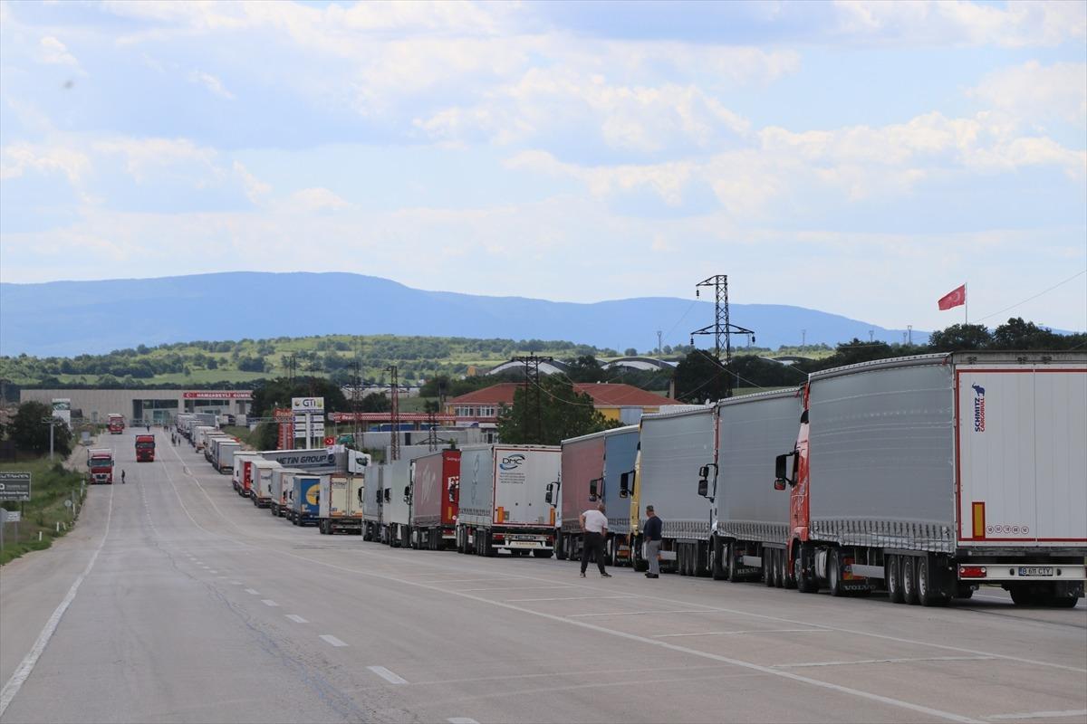 Hamzabeyli Sınır Kapısı'nda 5 kilometrelik tır kuyruğu oluştu