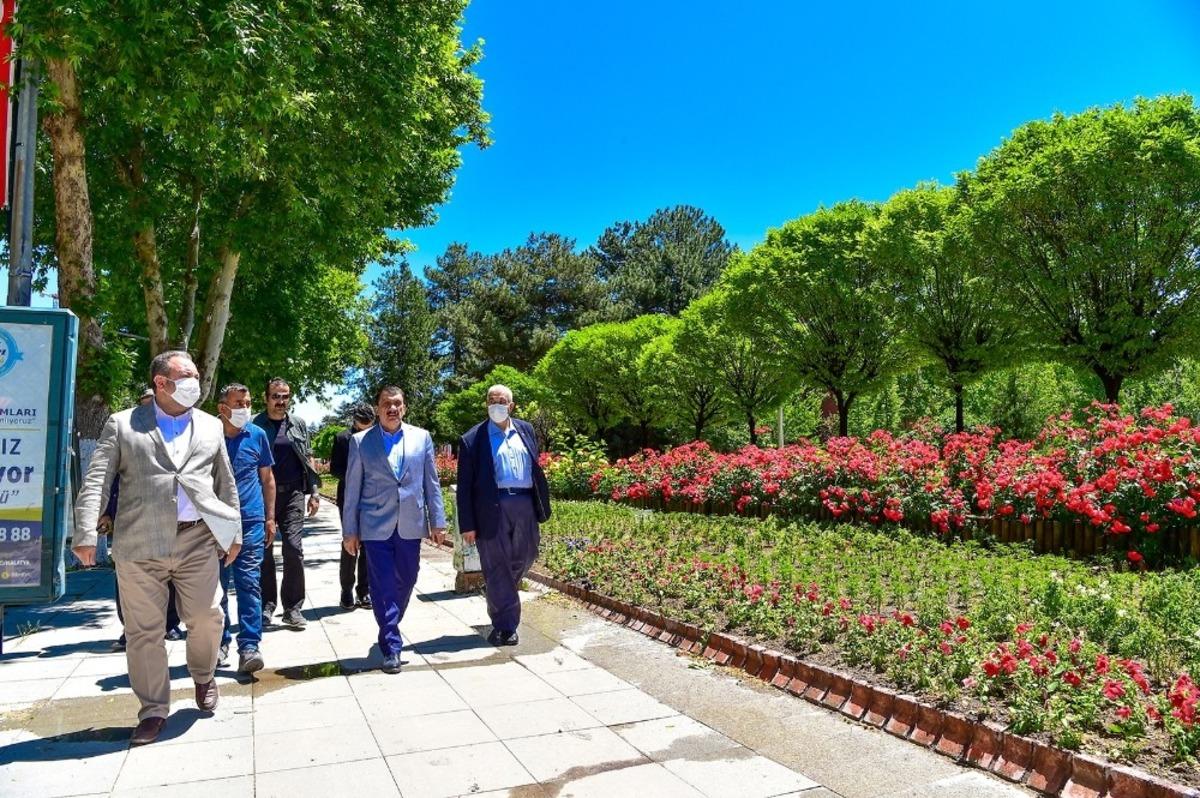 G&uuml;rkan, S&uuml;merparkta incelemelerde bulundu