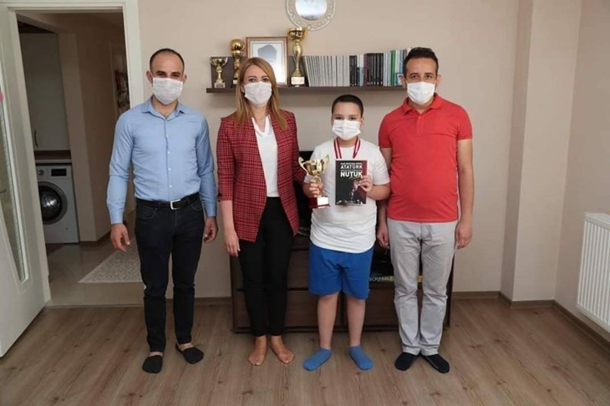 Dereceye giren sporculara &ouml;d&uuml;lleri verildi