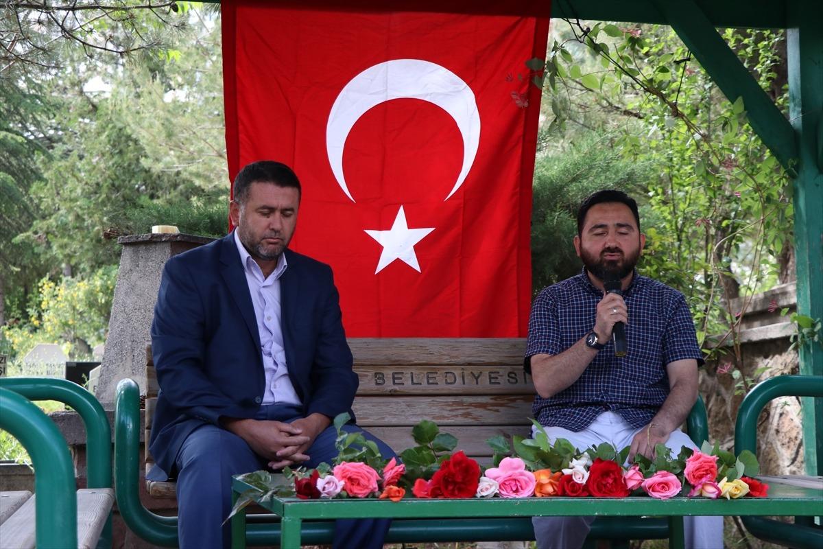 Niğde Belediyesi kabristanda Kur-an'ı Kerim ve dua okuttu