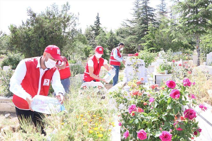 Niğde Belediyesi kabristanda Kur-an'ı Kerim ve dua okuttu G2