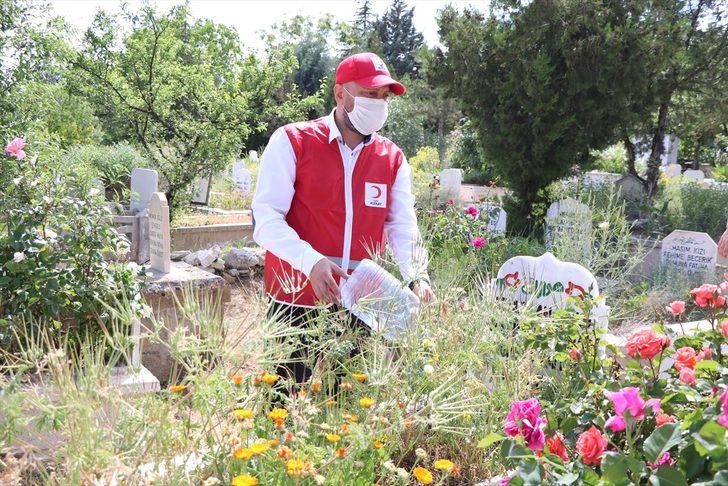 Niğde Belediyesi kabristanda Kur-an'ı Kerim ve dua okuttu G3