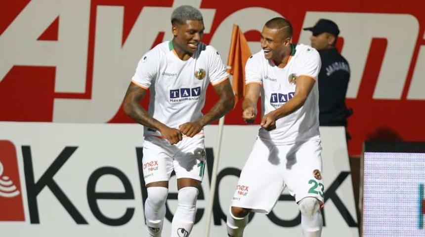 Junior Fernandes, Başakşehir ile anlaştı