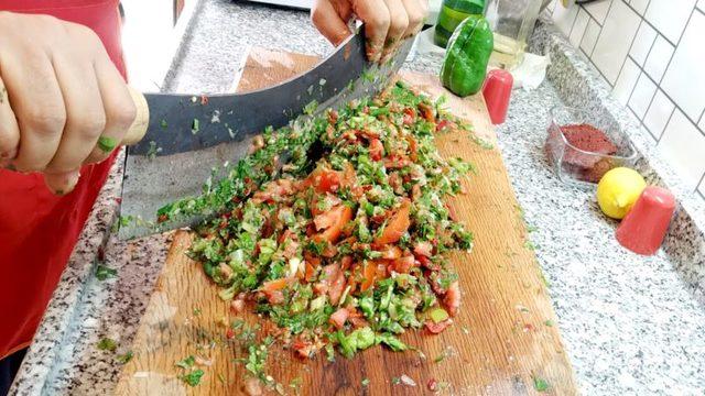 Corona Günlerinde Evde Lahmacun Yapmak