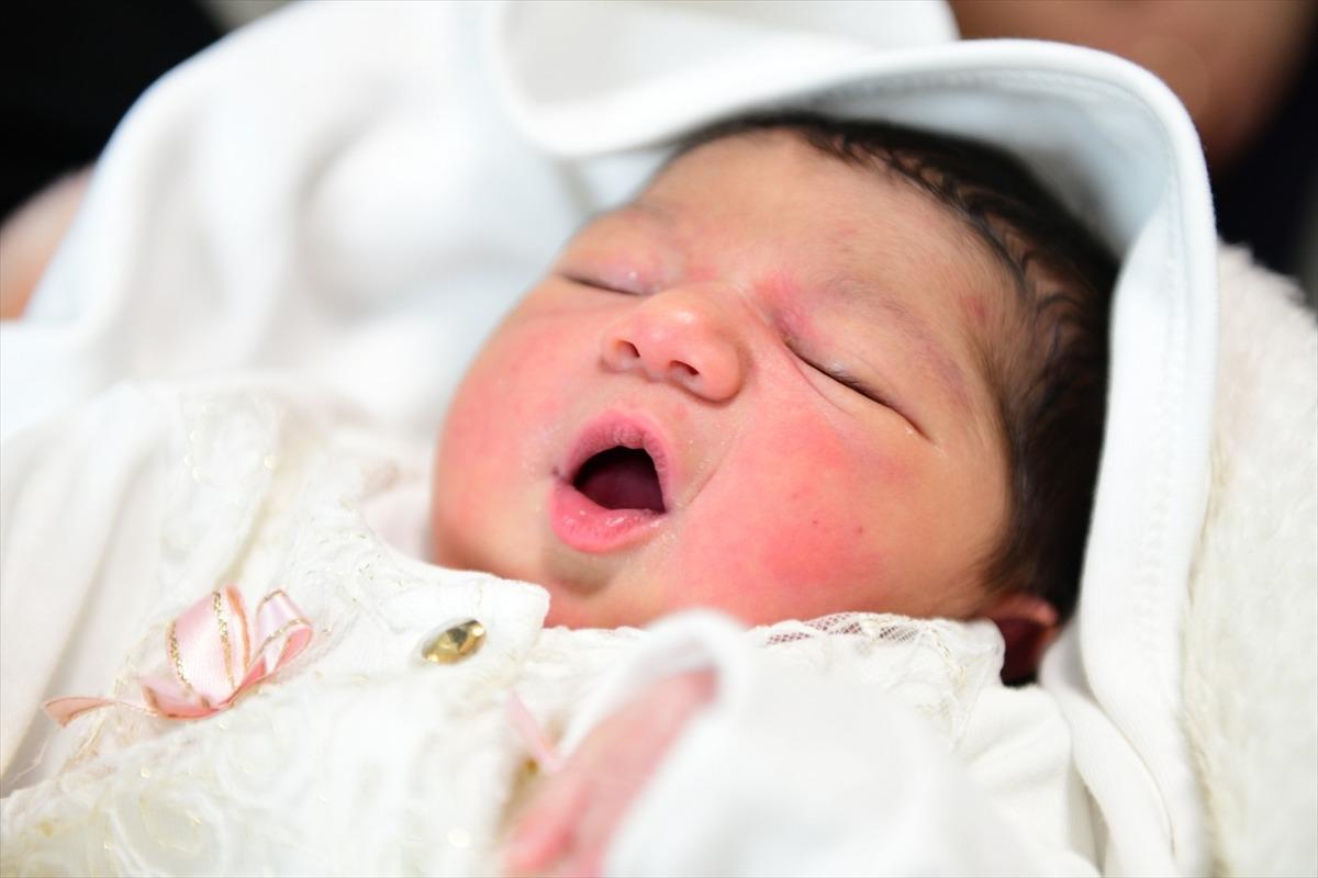 Sağlık Bakanı Koca'dan &Ccedil;am ve Sakura Hastanesindeki "ilk bebek" paylaşımı