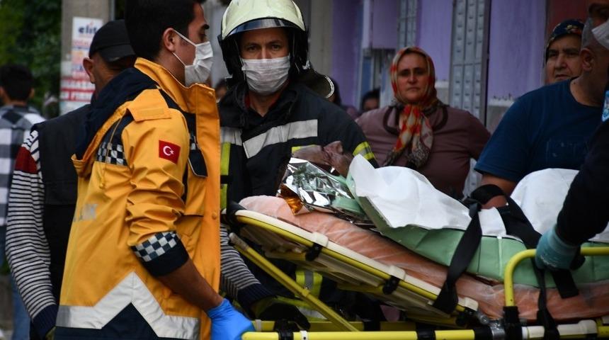 Manisa'da dehşete d&uuml;ş&uuml;ren olay! Alevler i&ccedil;inde sokağa fırladı