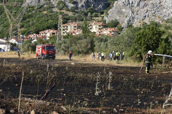 Marmaris’te boş arazide çıkan yangın söndürüldü G5