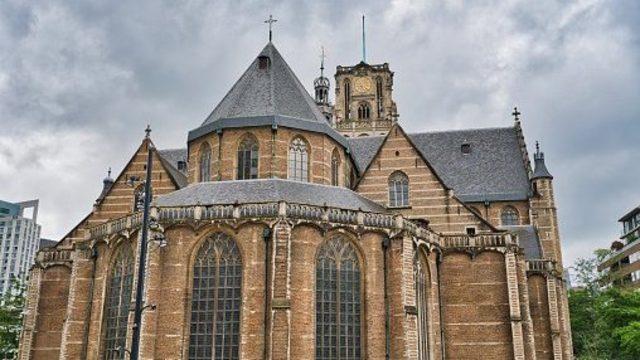 Koronavirüs: Hollanda'da Aziz Laurens Kilisesi salgın günlerinde halka moral vermek için Türkçe ezgiler çaldı