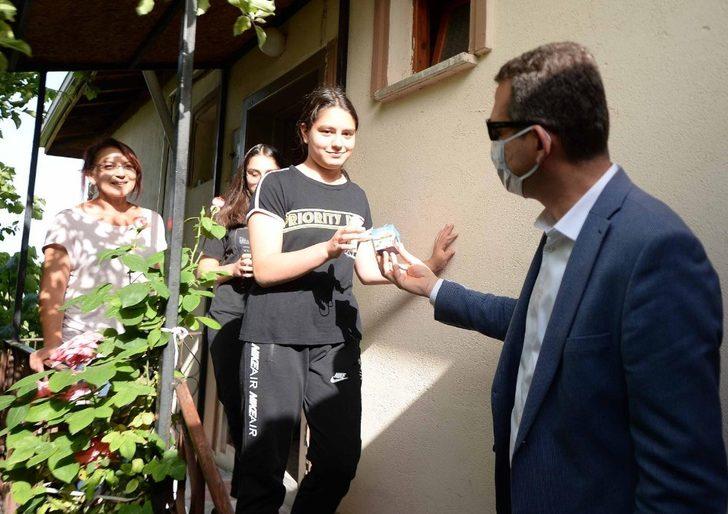 Kaymakamdan 10 bin çocuğa bayram harçlığı G3