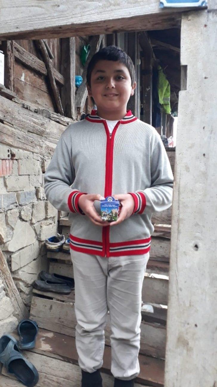 Kaymakamdan 10 bin çocuğa bayram harçlığı G4