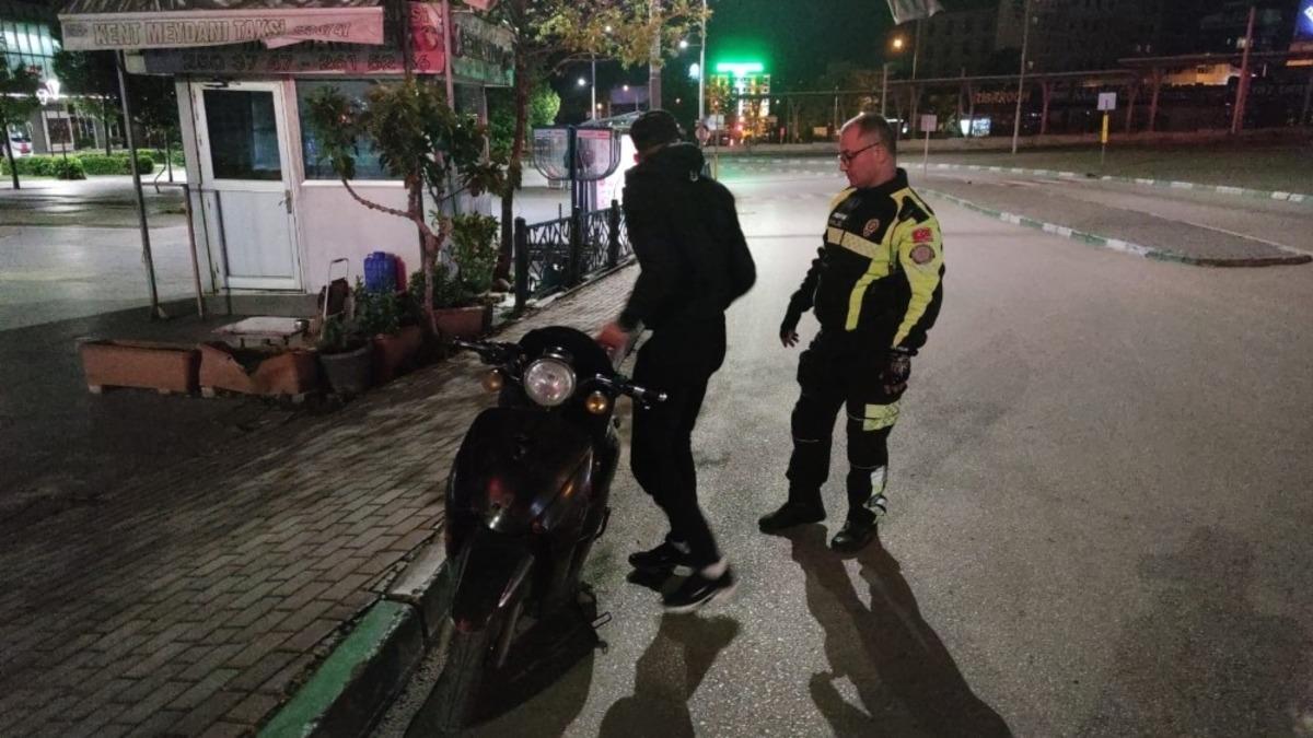 Sokağa &ccedil;ıkma kısıtlamasına uymayan yabancı uyruklu 3 kişi cezadan ka&ccedil;amadı