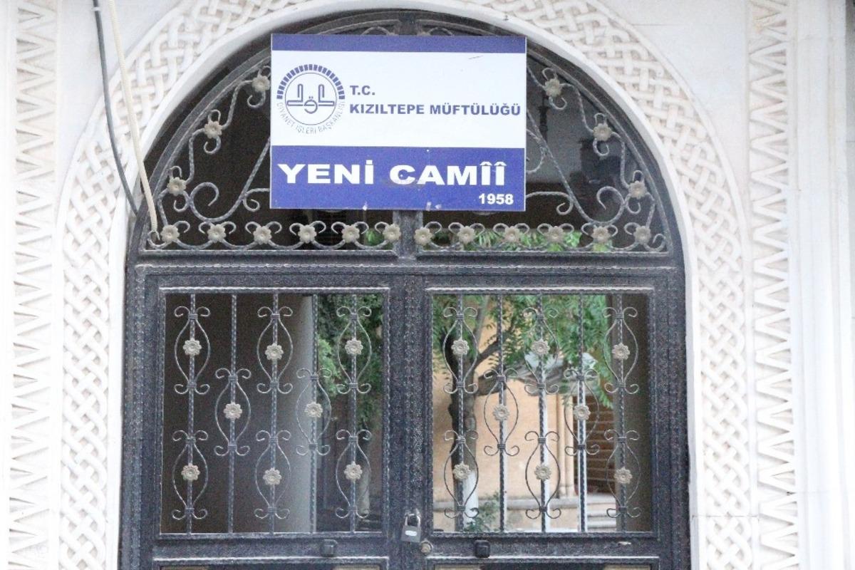 Korona vir&uuml;s sebebiyle bayramda boş kalan camilerin minarelerinden tekbirler y&uuml;kseldi