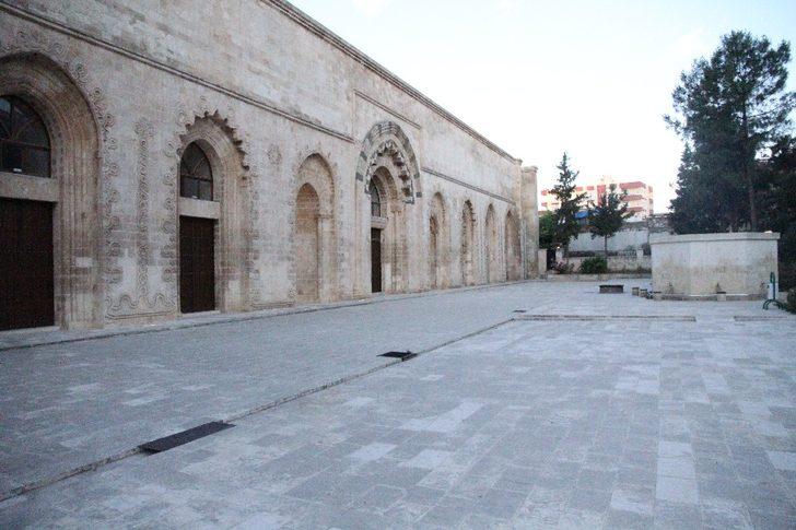 Korona virüs sebebiyle bayramda boş kalan camilerin minarelerinden tekbirler yükseldi G3