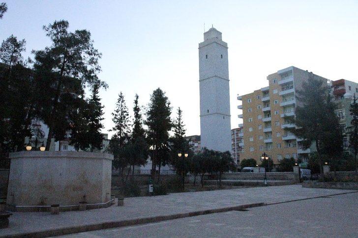 Korona virüs sebebiyle bayramda boş kalan camilerin minarelerinden tekbirler yükseldi G4