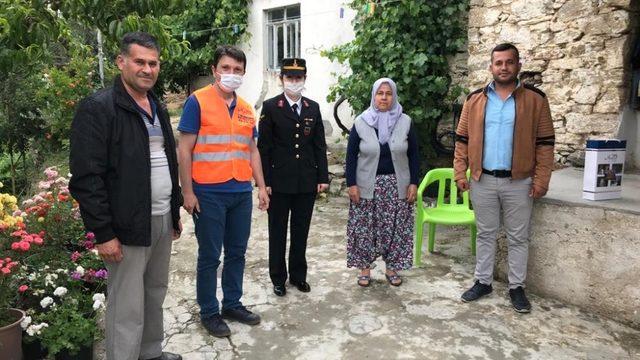 Vali Köşger şehit aileleri ve gazilerin bayramını kutladı