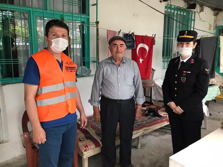 Vali Köşger şehit aileleri ve gazilerin bayramını kutladı G3