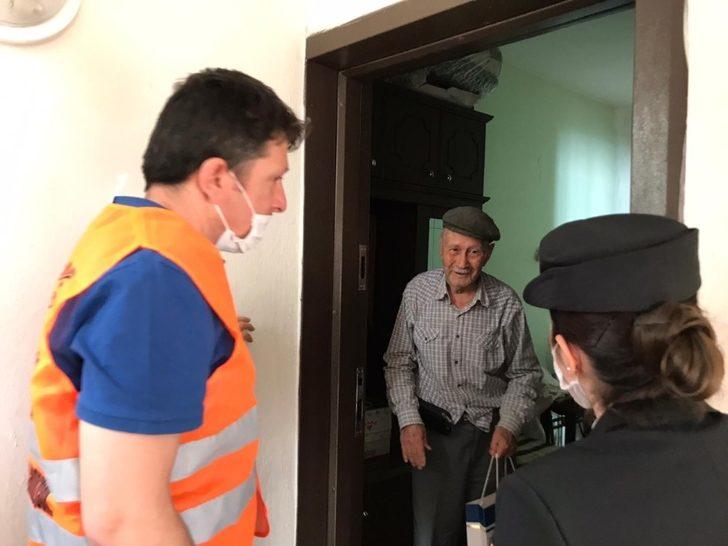 Vali Köşger şehit aileleri ve gazilerin bayramını kutladı G4