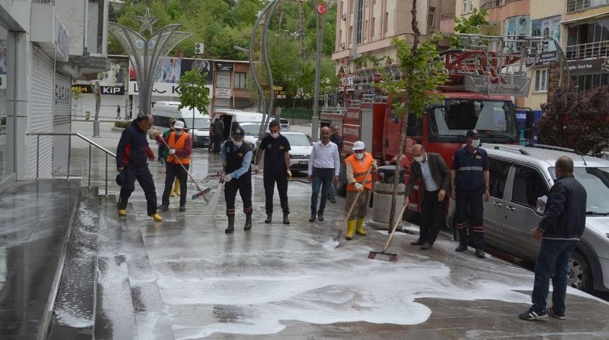 Hakkari cadde ve sokakları köpüklü suyla yıkandı