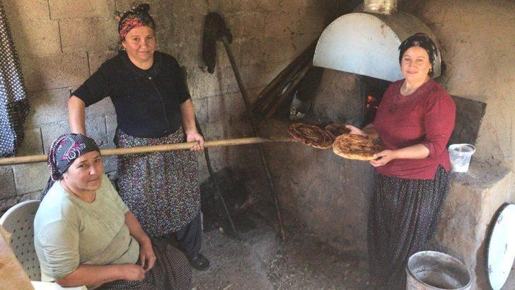 Tufanbeyli’de kadınların kömbe mesaisi G1