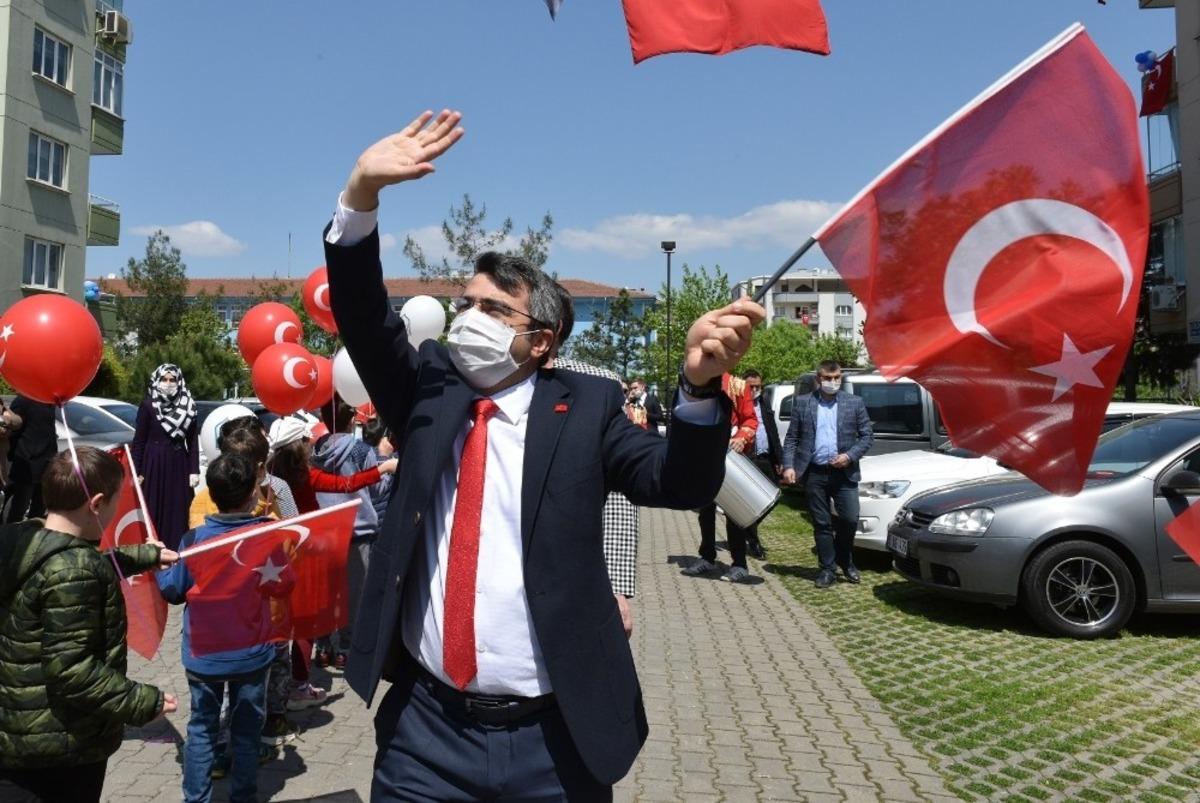 Yılmaz: "Bir arada olamasak da g&ouml;n&uuml;llerimiz bir"