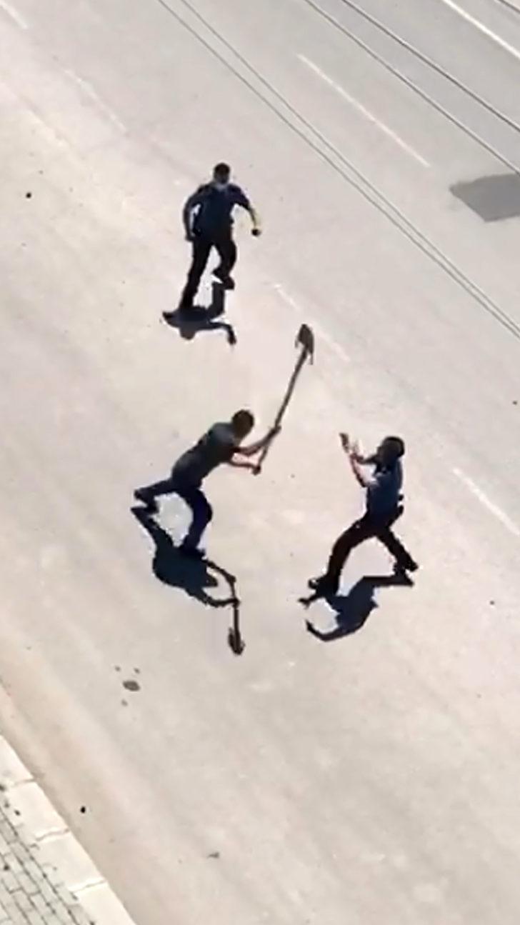 Ambulansa taş atıp, polisin başına kürekle vurdu G3
