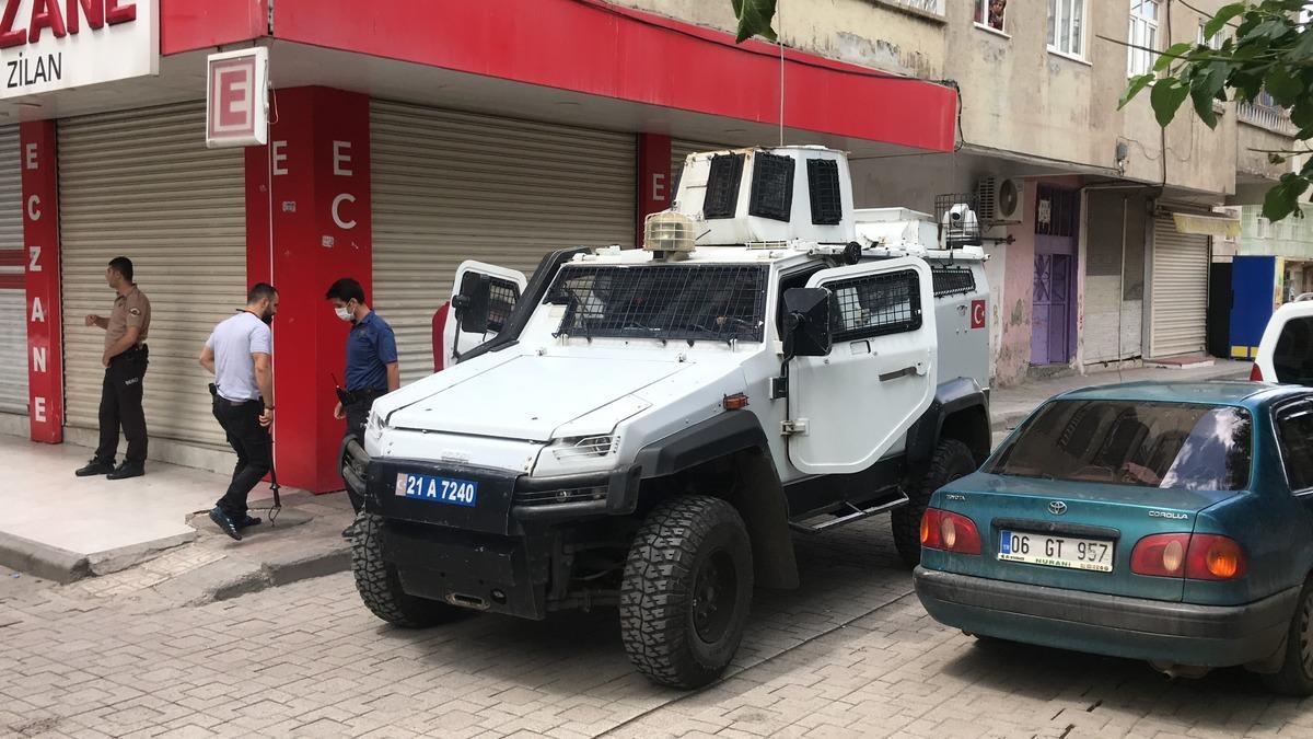 Diyarbakır'da devriye gezen polis ekibine saksılı saldırı