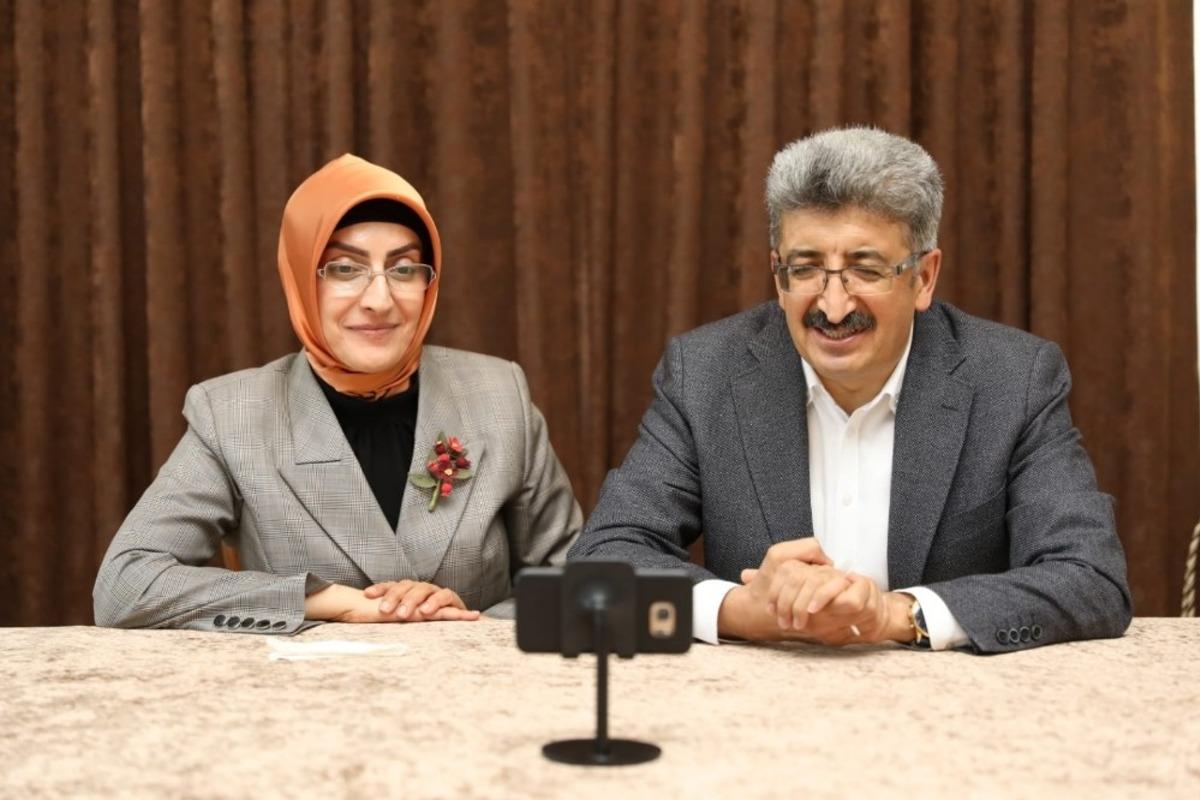 Vali Bilmez ve eşi Meral Bilmez, telekonferans g&ouml;r&uuml;şmesiyle şehit ve engelli ailelerin bayramını kutladı