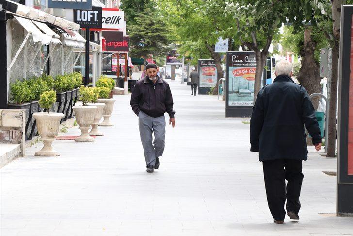 İç Anadolu'da 65 yaş ve üstü vatandaşlar yeniden sokağa çıktı G2