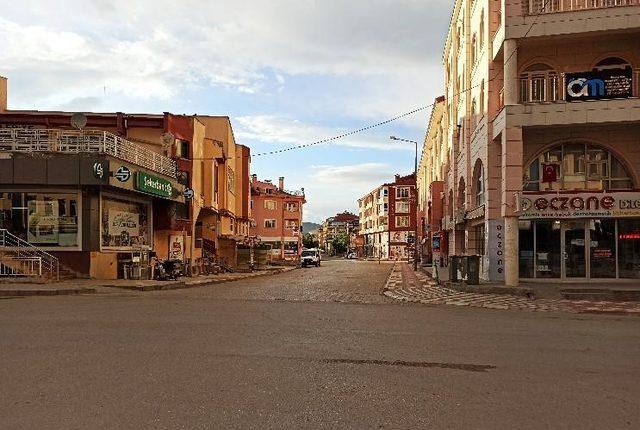 Vatandaşlar fırınlara koşarak sokağa çıkma kısıtlamasını hiçe saydı