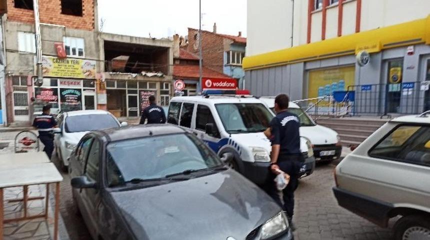 Vatandaşlar fırınlara koşarak sokağa &ccedil;ıkma kısıtlamasını hi&ccedil;e saydı