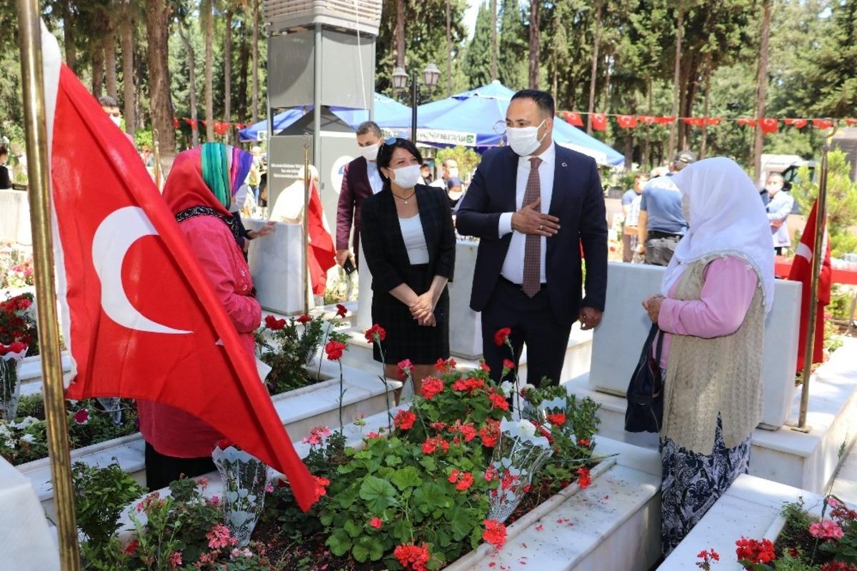 Başkan Yılmaz, Mersin Şehitliği&rsquo;ni ziyaret etti