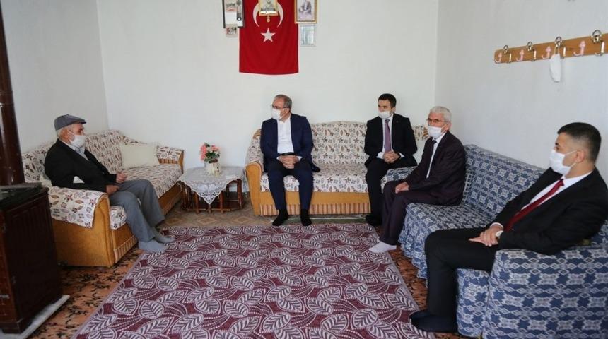 Vali Toraman&rsquo;dan şehit ailelerine bayram ziyareti