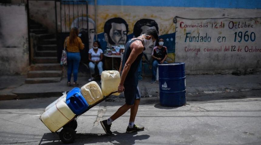 Venezuela'ya yakıt taşıyan beş İran tankerinden ilki ordu koruması altında Venezuela sularına vardı