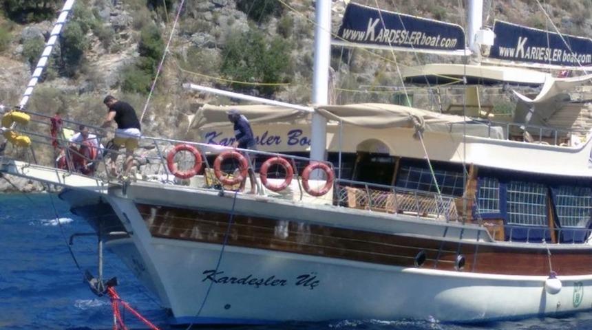 S&uuml;r&uuml;klenen tekneyi Kıyı Emniyeti kurtardı